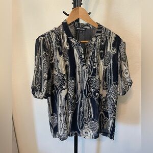 Nautica Jeans - Navy & Cream Short Sleeve Paisley Top - Size large